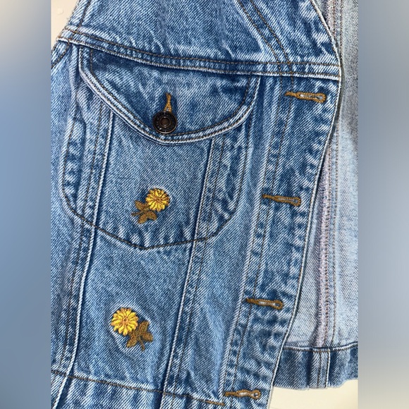 Vintage JORDACHE Girlfriend Crop Denim Blue Jean Jacket with Floral Embroidery - Picture 6 of 7
